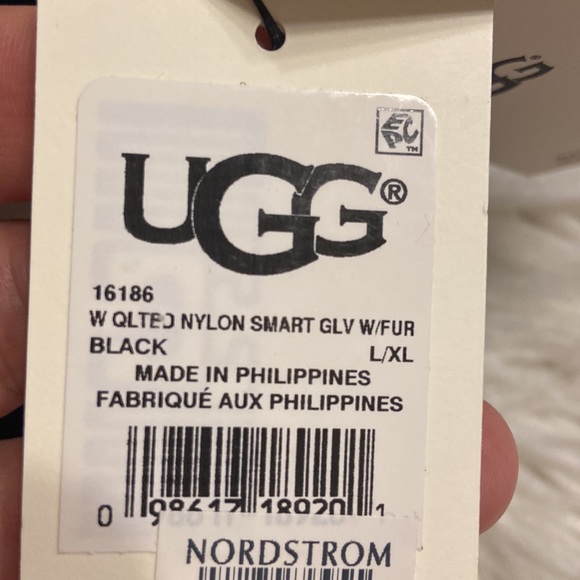 UGG women’s gloves size L/XL brand new with tags color black - Picture 8 of 12